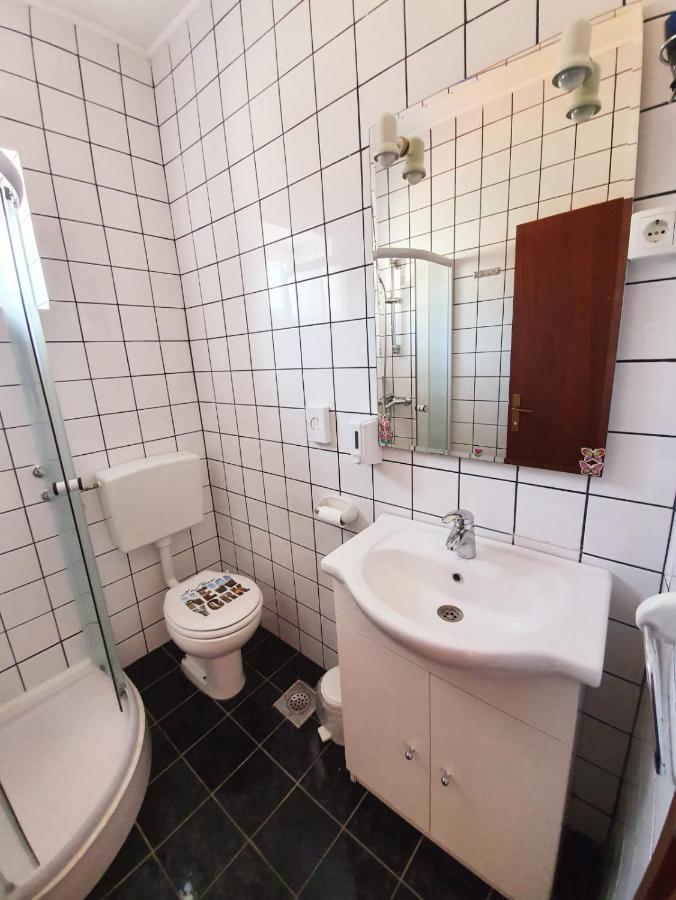 Hotel Roko Kastela Bagian luar foto