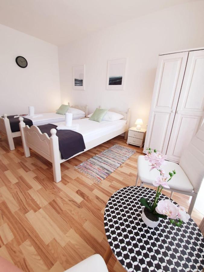 Hotel Roko Kastela Bagian luar foto